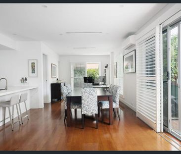 Modern living awaits: a bright and stylish retreat - Photo 4