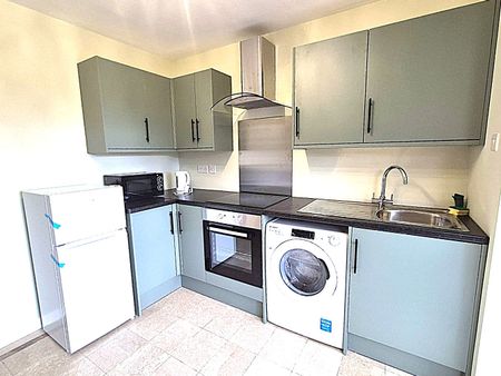 London, NW9 - Photo 5