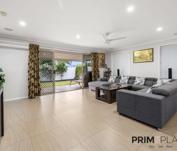 SPACIOUS 4 BEDROOM FAMILY LIVING - Photo 2