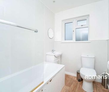 Newcroft Close, Uxbridge, UB8 - Photo 2