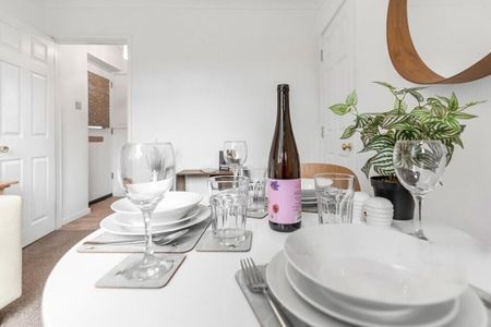 3 bedroom flat to rent - Photo 2