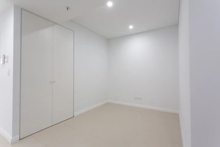 Modern security Luxurious Granville one bedroom Plus Study apartment for rent - Photo 2