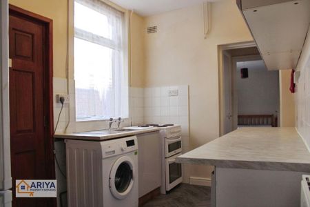 4 bedroom terraced house to rent - Photo 3