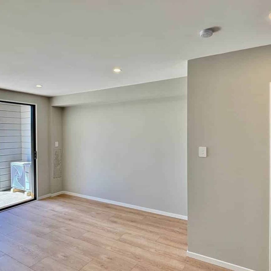 BRAND NEW 3 BEDROOM - ONE WEEK RENT FREE ! - Photo 1