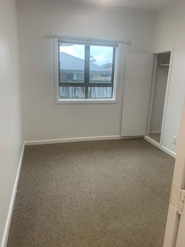 Charming 4BR Family Home in Papatoetoe - Photo 4