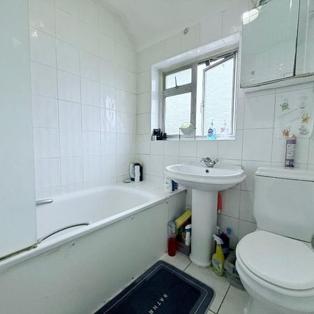 Carlisle Avenue, East Acton, London, W3 7NL - Photo 3