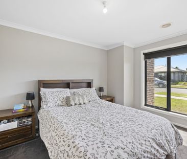 8 Yates St, Lucas VIC 3350 - Photo 3