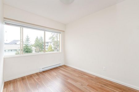 Royal Arms - Photo 3