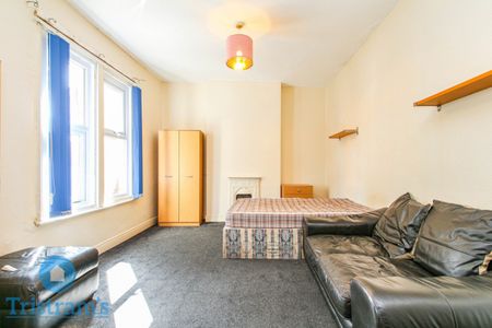 5 bed Semi-Detached House for Rent - Photo 5