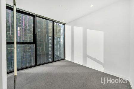 2-Bedroom and 1-Bathroom Lighthouse Apartment in CBD - Photo 2