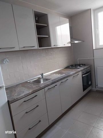 Inchiriez apartament 3 camere , Zona Unirii Nord - Fotografie 2