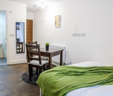 Studio Flat, Hanover House, NW2 - Photo 5