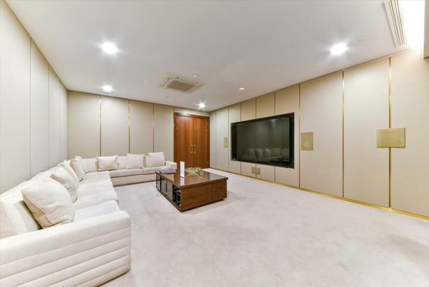 Charles Clowes Walk, Nine Elms, SW11 7AG, London - Photo 1