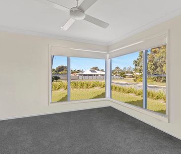 Impeccable Family Living only 800m from the Waterfront - Photo 4