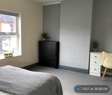 1 bedroom in a house share to rent - Photo 3