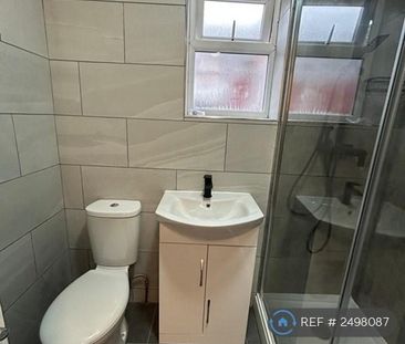 1 bedroom in a house share to rent - Photo 4