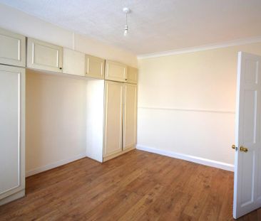 4 bedroom semi-detached house to rent - Photo 4