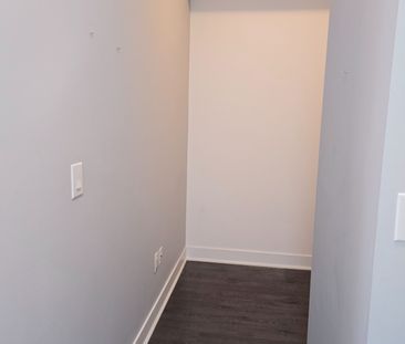 For Lease - 5020 Corporate Drive Unit# 409, Burlington, Ontario - Photo 3