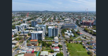 Renovated City Retreat Unit in the Heart of Woolloongabba - Photo 2