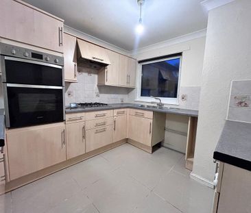 3 bedroom end of terrace house to rent - Photo 6