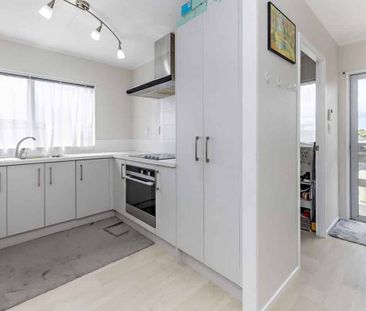 Beautiful Family Home - Photo 2