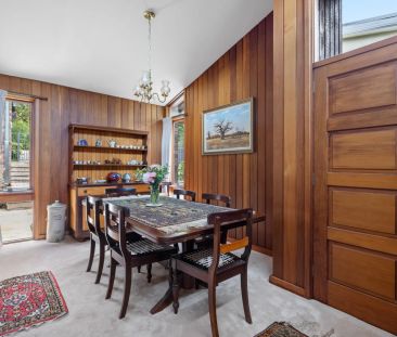 Tranquil Family Retreat in a Leafy Setting - Photo 1