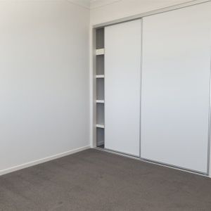 NEAR NEW 3 BEDROOM TOWNHOUSE, AVAILABLE NOW INSPECTIONS BY APPOINTMENT - Photo 3