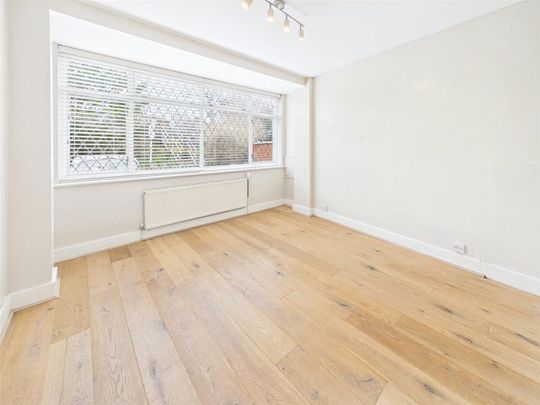 4 bedroom end of terrace house to rent - Photo 1