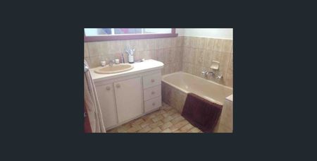 9 Anthony Drive, Chirnside Park – Family Home in a Prime Location - Photo 4