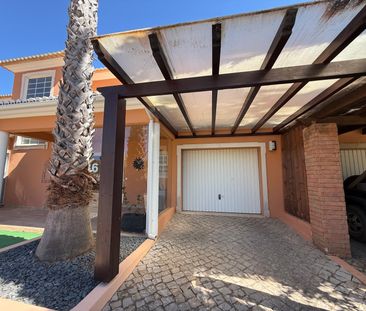 Moradia espetacular V3 em Condomínio pequeno, privado e com piscina - Photo 5