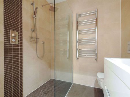 Short Let: A stunning one double bedroom modern apartment situated in the heart of Windsor town centre. - Photo 5