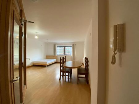 Studio to rent - Photo 3