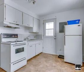 1 room apartment of 57m² in Sherbrooke - Photo 2