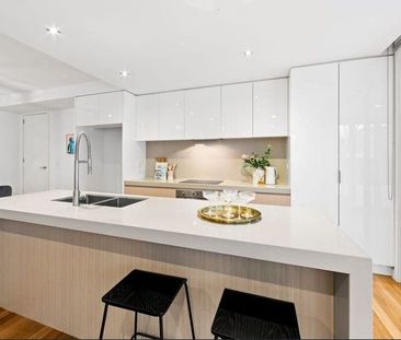 Stunning Family Residence With the Ultimate "Wow" Factor - Photo 2