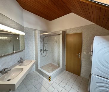 "sehr grosse 5.5-Zimmer-Wohnung mit eigenem Waschturm und Lift" - Foto 4