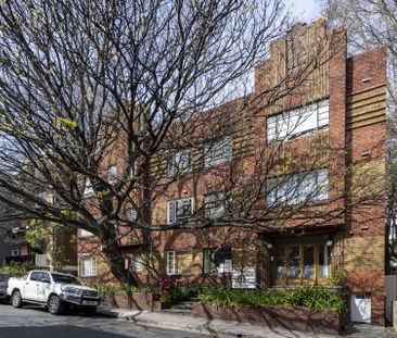 Studio Apartment With Balcony In Sought After St Neot Avenue - Photo 5