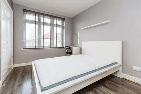 5 bedroom end of terrace house to rent - Photo 4