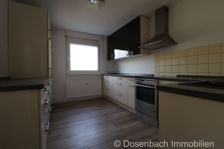 Frisch renovierte 3-Zimmer-Wohnung im 4. Obergeschoss mit Lift und TG-Stellplatz - Photo 4