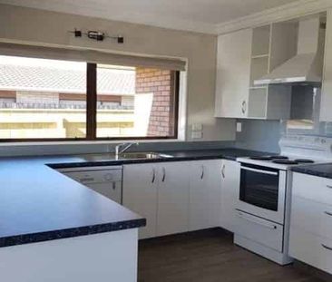 City Centre - 3 Bedrooms - Photo 3