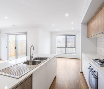 Modern Living In the heart Of Parkview Estate - Photo 4