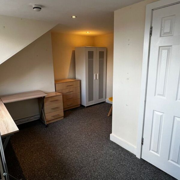 Norman Grove, Kirkstall, LS5 3JH - Photo 1