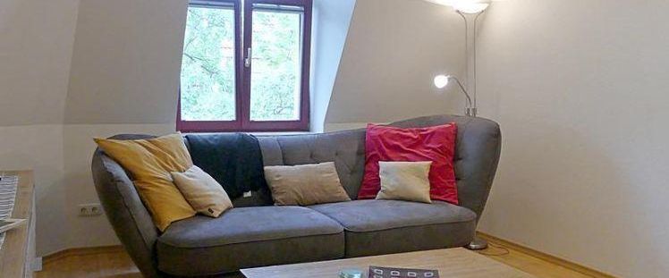 (EF0392_M) Dresden: Striesen-Ost, neu möblierte 3 Zimmer Dachwohnung in ruhiger Altstadtvilla, WLAN inklusive - Photo 1