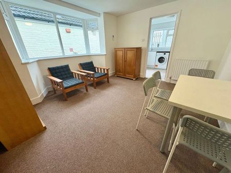 TWO DOUBLE BEDROOMS, BOURNEMOUTH (P01531) - Photo 2