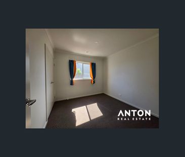 Modern & Spacious Family Living in the Heart of Tarneit - Photo 3