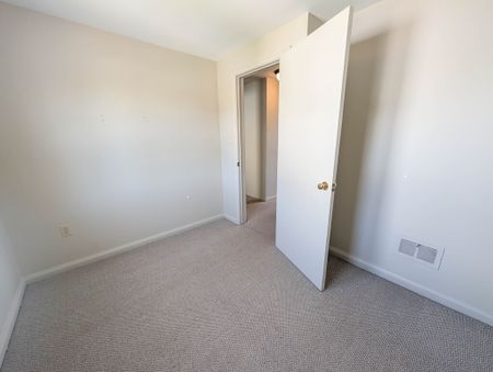106 Haig St, St. Catharines - 1 Bed + Den Upper Unit - Photo 2