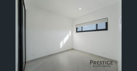 Modern Family Residence! - Photo 3