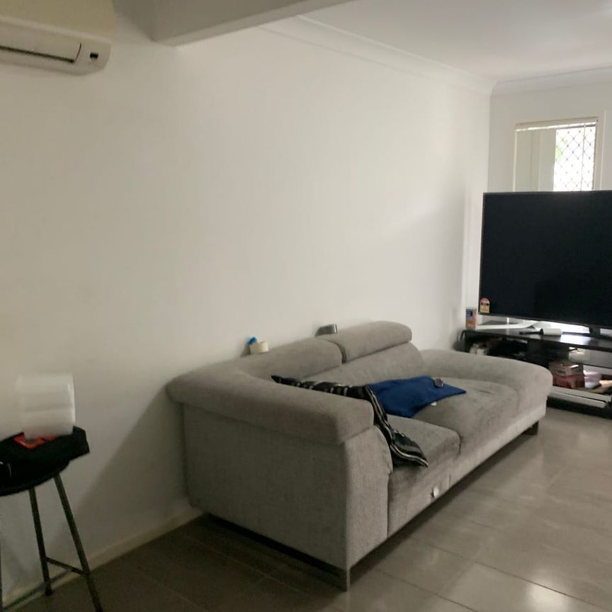 Modern 3 bedrooms townhouses. Please email to office@jkelite.com.au or send text message on 0490 893 336 for enquiries and inspections. Thank you. - Photo 1