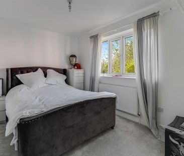 4 bedroom semi-detached house to rent - Photo 3