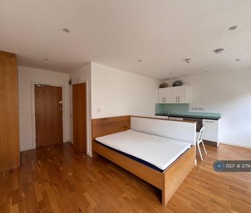 Studio to rent - Photo 1