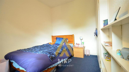 4 bedroom terraced house to rent - Photo 4